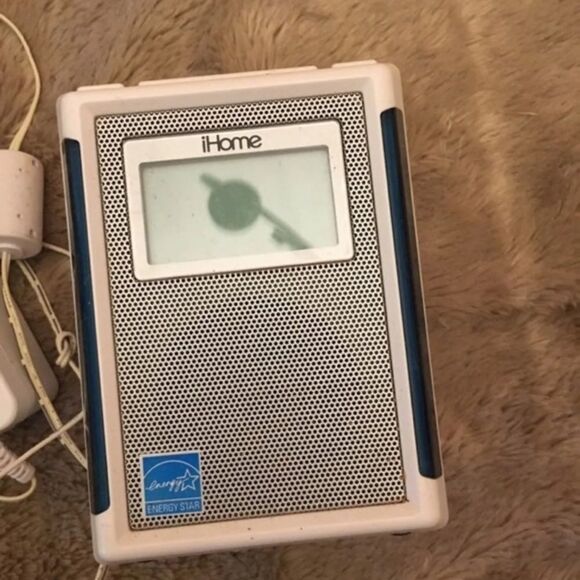 Ihome radio  - Picture 1 of 7